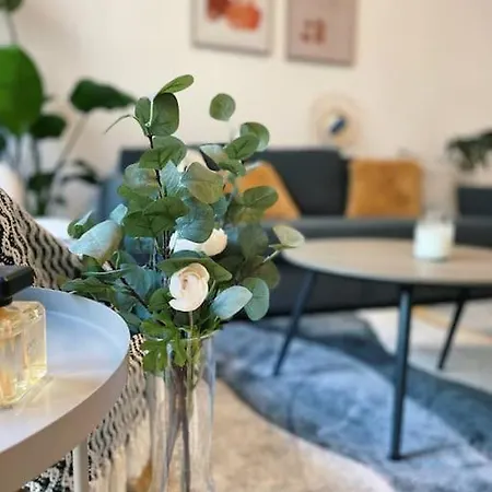 Apartamento Deak Charming Apa With Balcony