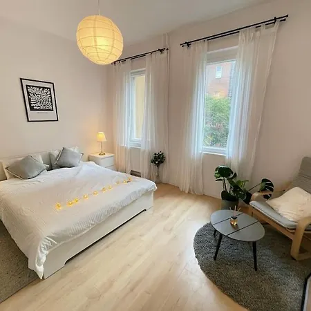 Deak Charming Apa With Balcony Apartamento *